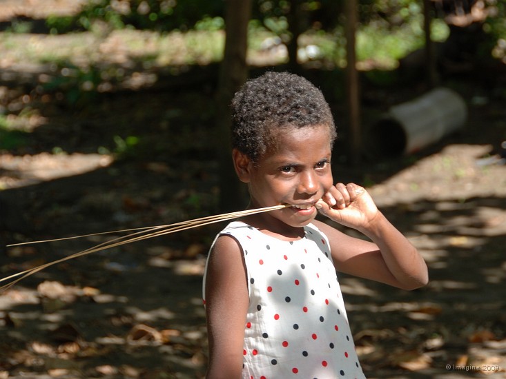 151- Une enfant du village.JPG